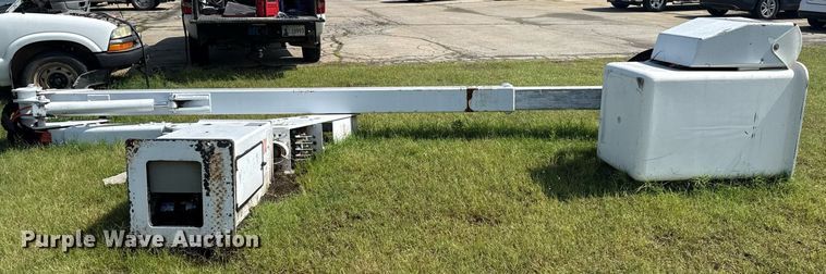 image for item EJ4745 2005 ETI ETC37IH bucket lift