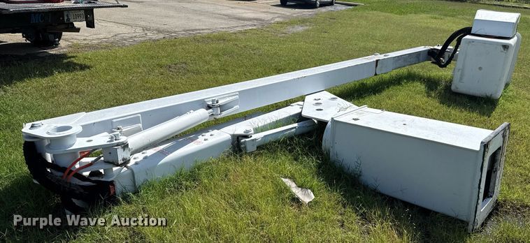 image for item EJ4745 2005 ETI ETC37IH bucket lift