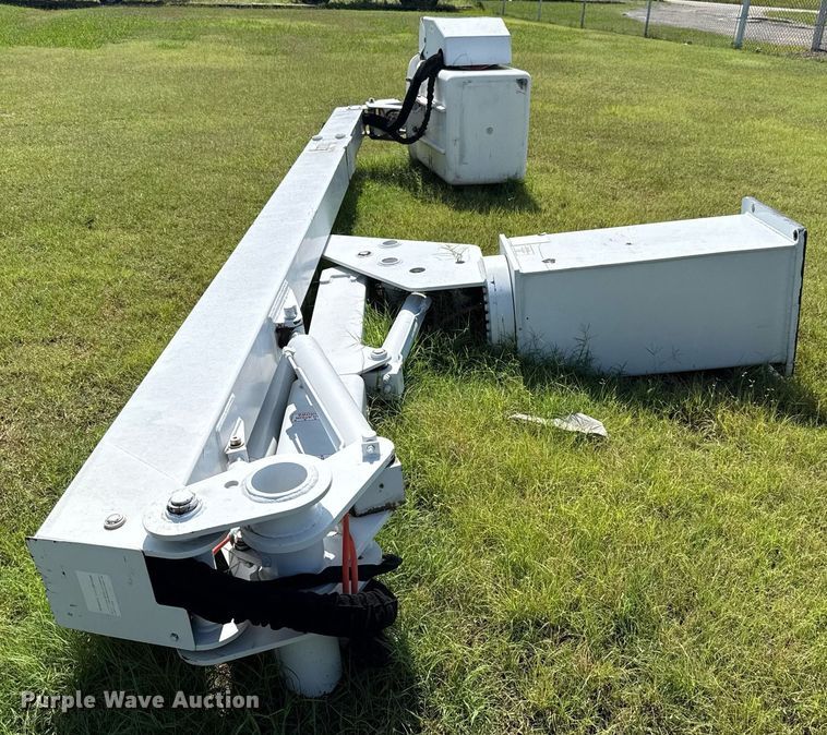 image for item EJ4745 2005 ETI ETC37IH bucket lift