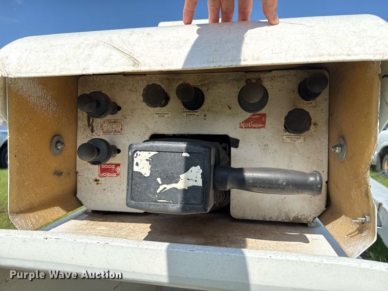 image for item EJ4745 2005 ETI ETC37IH bucket lift