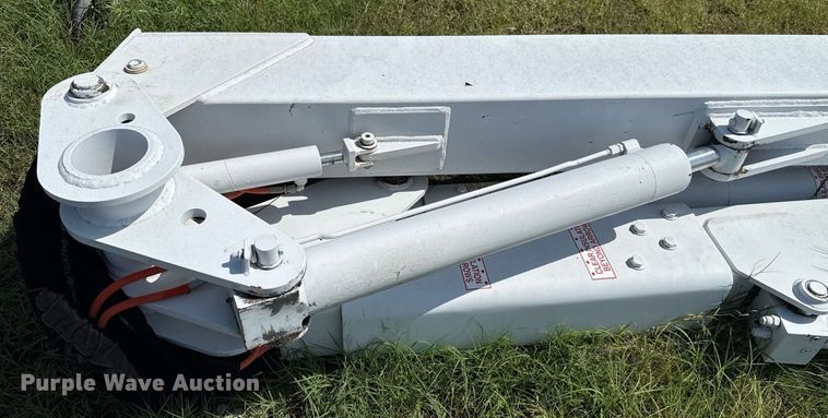 image for item EJ4745 2005 ETI ETC37IH bucket lift