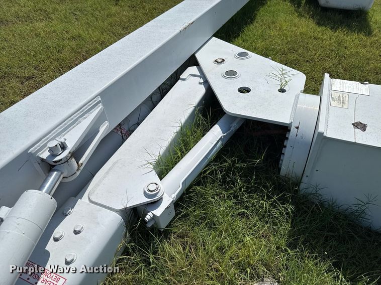 image for item EJ4745 2005 ETI ETC37IH bucket lift