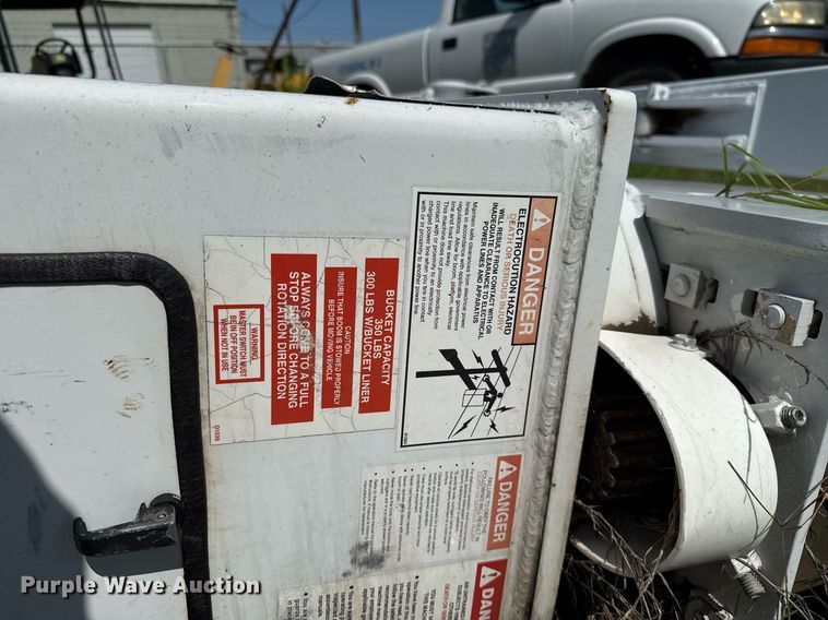 image for item EJ4745 2005 ETI ETC37IH bucket lift