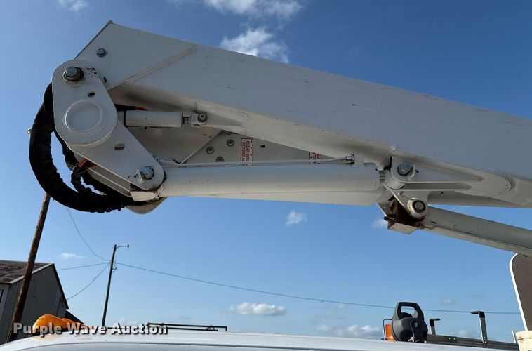 image for item EJ4749 2012 Ford F550 Super Duty SuperCab bucket truck