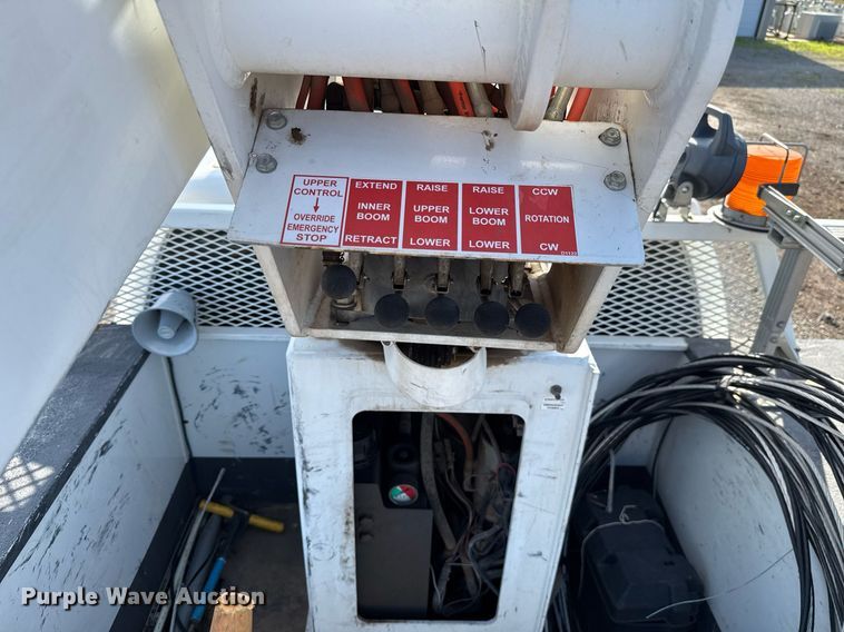 image for item EJ4749 2012 Ford F550 Super Duty SuperCab bucket truck