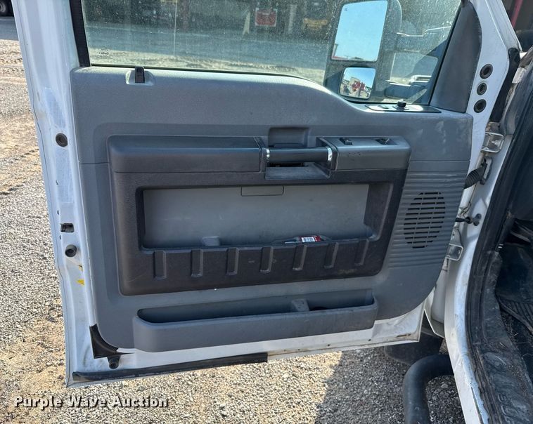 image for item EJ4749 2012 Ford F550 Super Duty SuperCab bucket truck