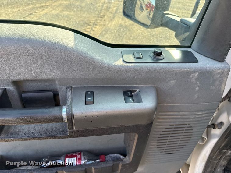 image for item EJ4749 2012 Ford F550 Super Duty SuperCab bucket truck