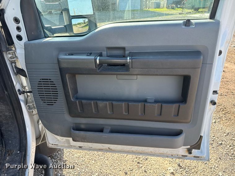 image for item EJ4749 2012 Ford F550 Super Duty SuperCab bucket truck