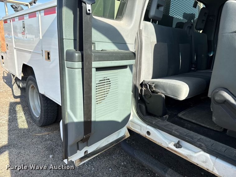 image for item EJ4749 2012 Ford F550 Super Duty SuperCab bucket truck