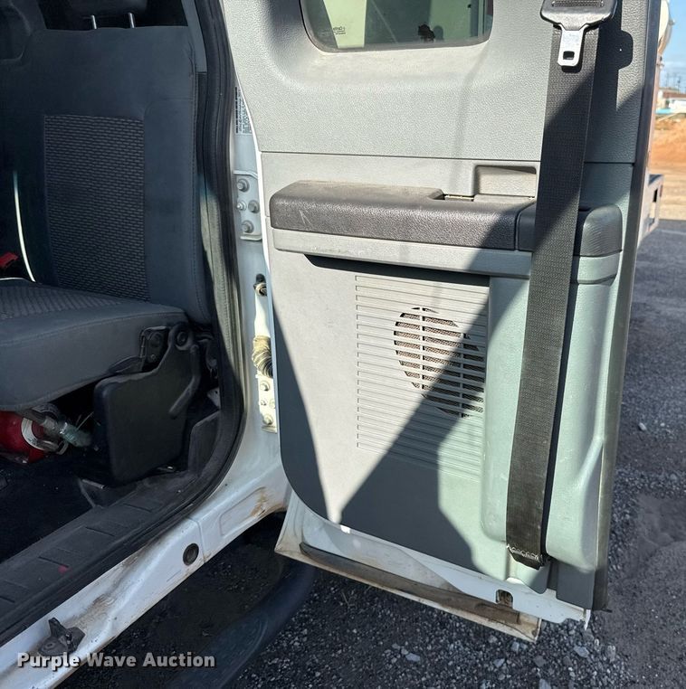 image for item EJ4749 2012 Ford F550 Super Duty SuperCab bucket truck