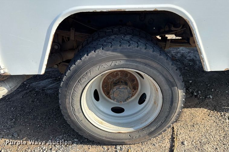 image for item EJ4749 2012 Ford F550 Super Duty SuperCab bucket truck