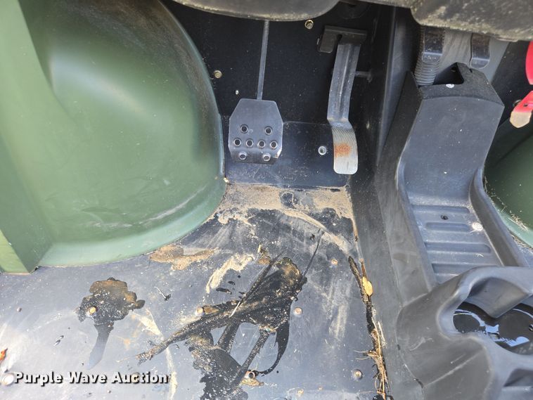 image for item EJ7587 2010 John Deere  Gator  utility vehicle