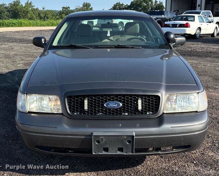 image for item EJ7589 2010 Ford Crown Victoria Police Interceptor 