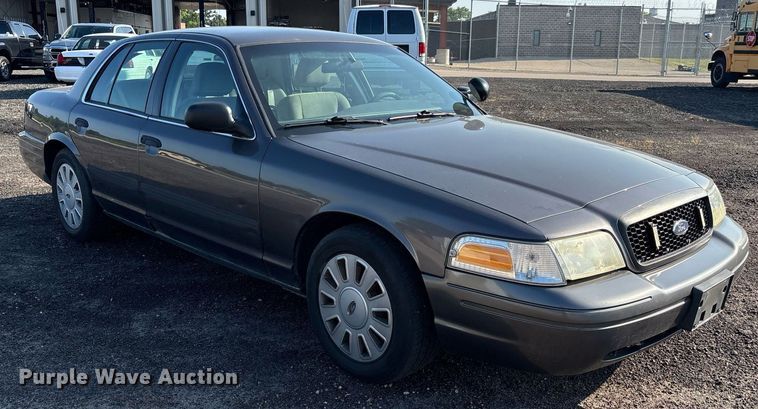image for item EJ7589 2010 Ford Crown Victoria Police Interceptor 