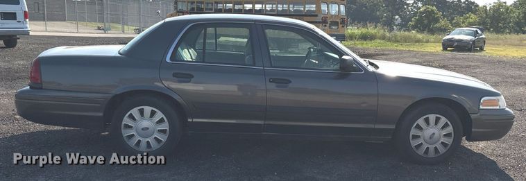image for item EJ7589 2010 Ford Crown Victoria Police Interceptor 
