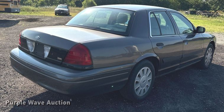 image for item EJ7589 2010 Ford Crown Victoria Police Interceptor 