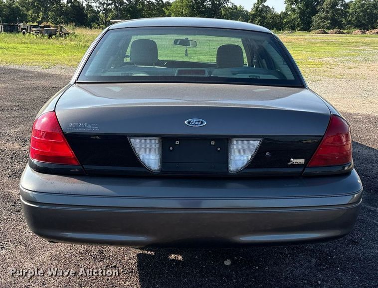 image for item EJ7589 2010 Ford Crown Victoria Police Interceptor 