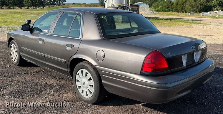 image for item EJ7589 2010 Ford Crown Victoria Police Interceptor 