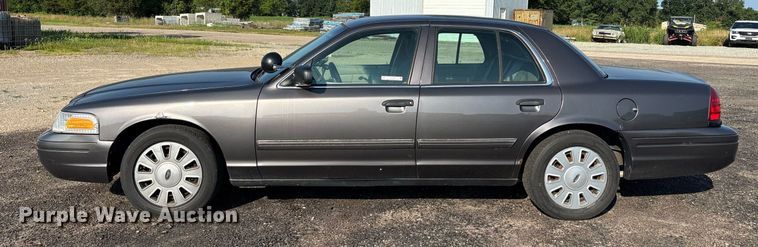 image for item EJ7589 2010 Ford Crown Victoria Police Interceptor 