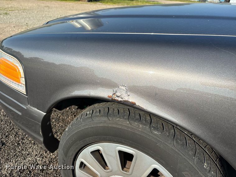 image for item EJ7589 2010 Ford Crown Victoria Police Interceptor 