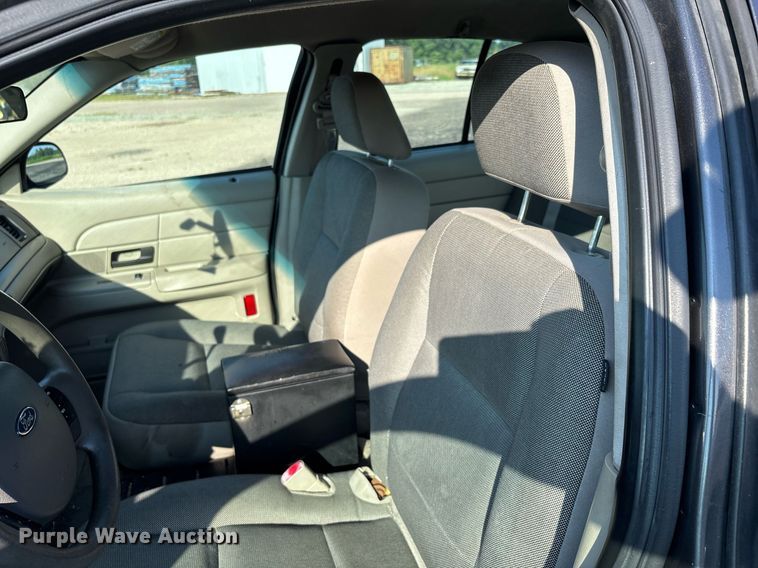 image for item EJ7589 2010 Ford Crown Victoria Police Interceptor 