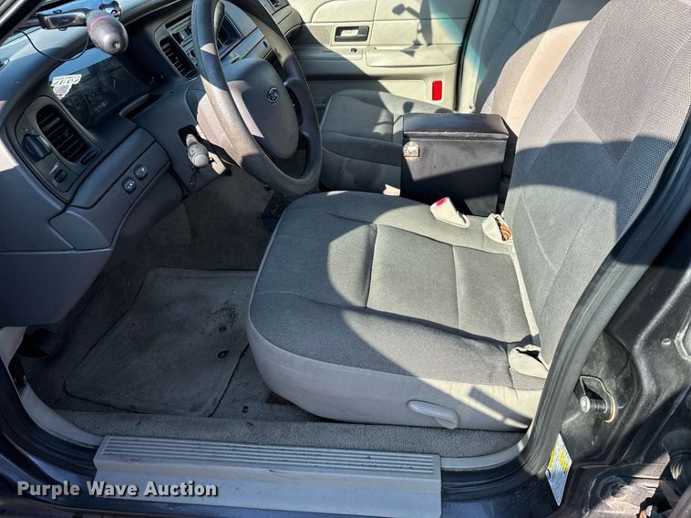 image for item EJ7589 2010 Ford Crown Victoria Police Interceptor 