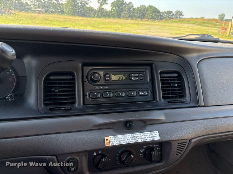 image for item EJ7589 2010 Ford Crown Victoria Police Interceptor 