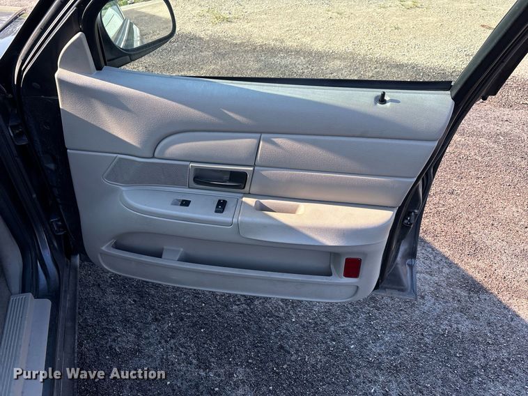 image for item EJ7589 2010 Ford Crown Victoria Police Interceptor 