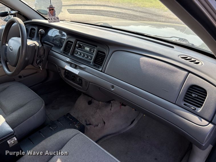 image for item EJ7589 2010 Ford Crown Victoria Police Interceptor 