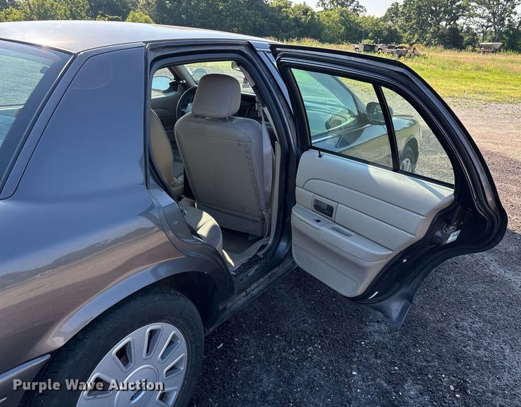 image for item EJ7589 2010 Ford Crown Victoria Police Interceptor 