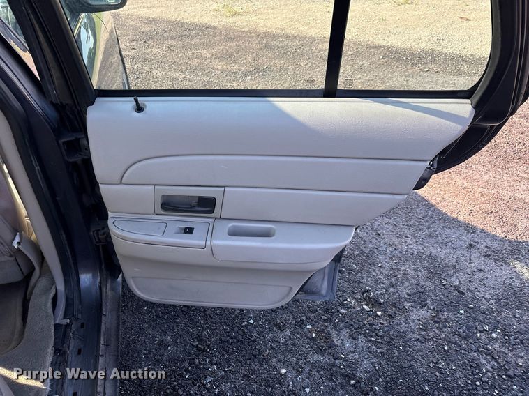 image for item EJ7589 2010 Ford Crown Victoria Police Interceptor 