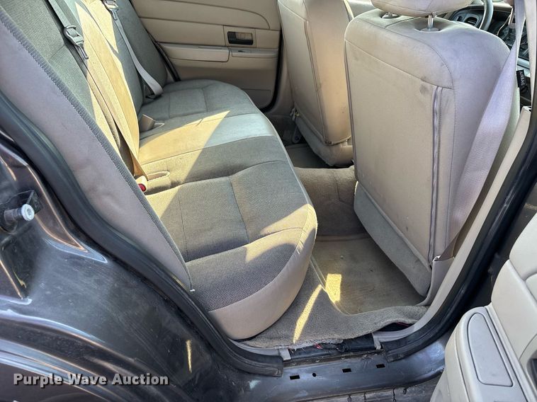 image for item EJ7589 2010 Ford Crown Victoria Police Interceptor 