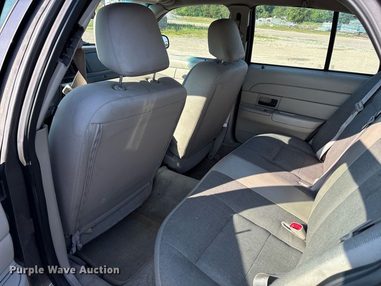 image for item EJ7589 2010 Ford Crown Victoria Police Interceptor 