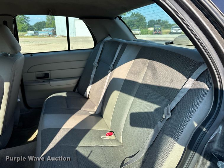 image for item EJ7589 2010 Ford Crown Victoria Police Interceptor 