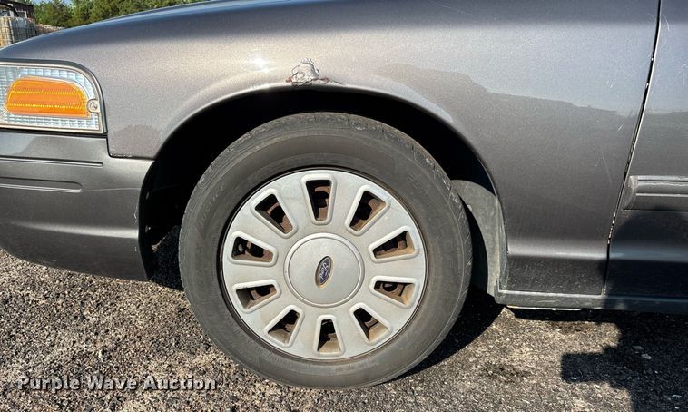 image for item EJ7589 2010 Ford Crown Victoria Police Interceptor 