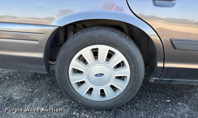 image for item EJ7589 2010 Ford Crown Victoria Police Interceptor 