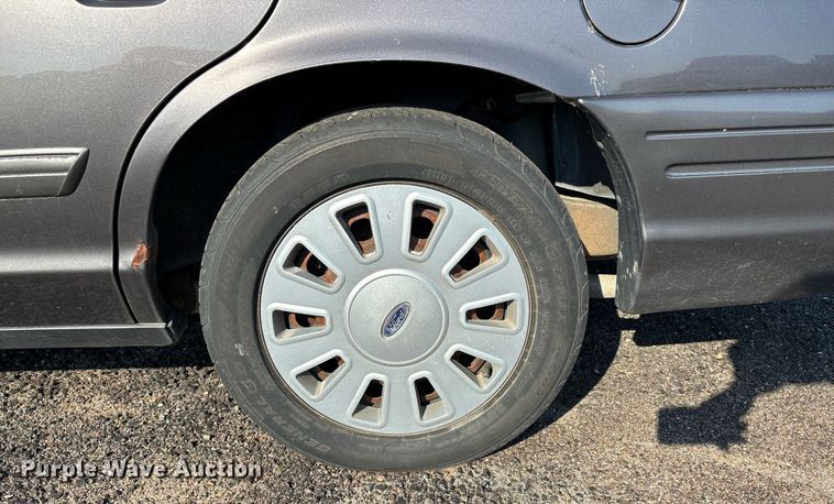 image for item EJ7589 2010 Ford Crown Victoria Police Interceptor 