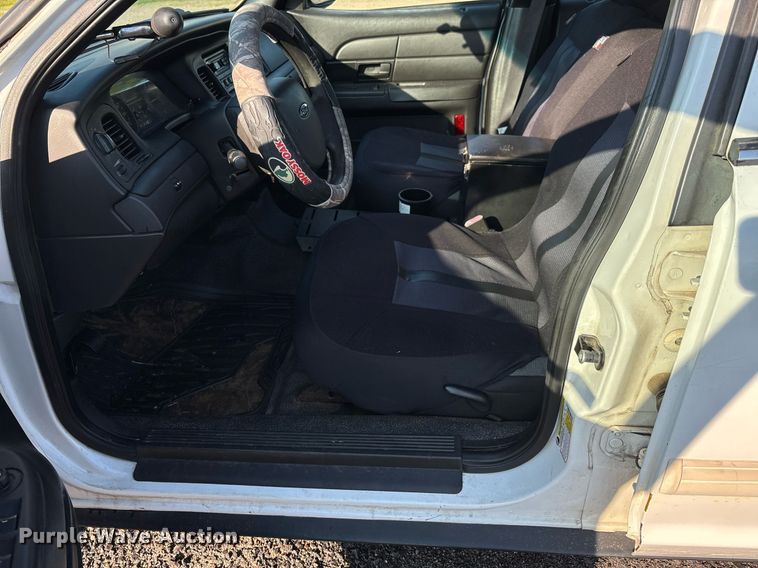 image for item EJ7590 2011 Ford Crown Victoria Police Interceptor 