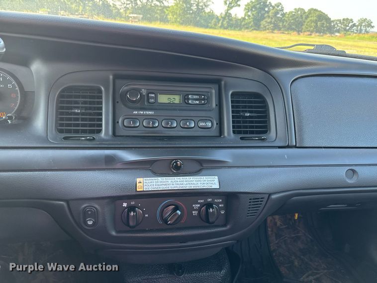 image for item EJ7590 2011 Ford Crown Victoria Police Interceptor 