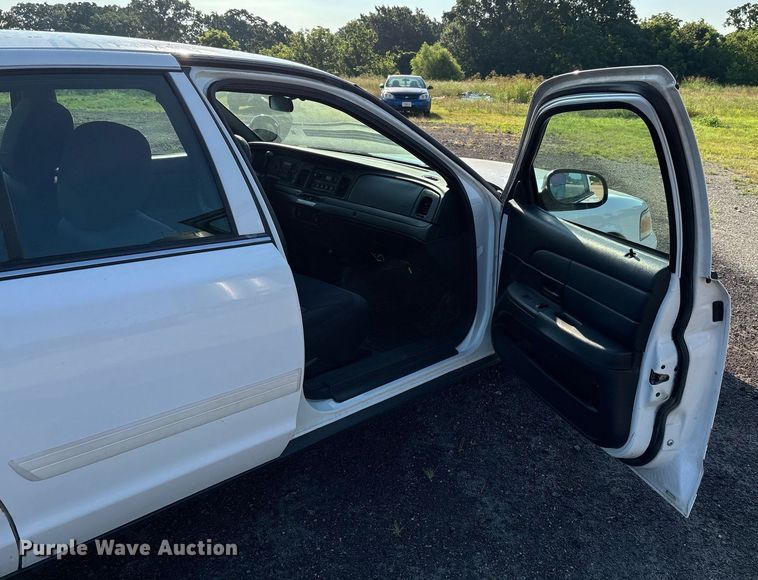 image for item EJ7590 2011 Ford Crown Victoria Police Interceptor 