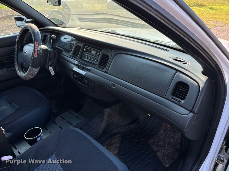 image for item EJ7590 2011 Ford Crown Victoria Police Interceptor 