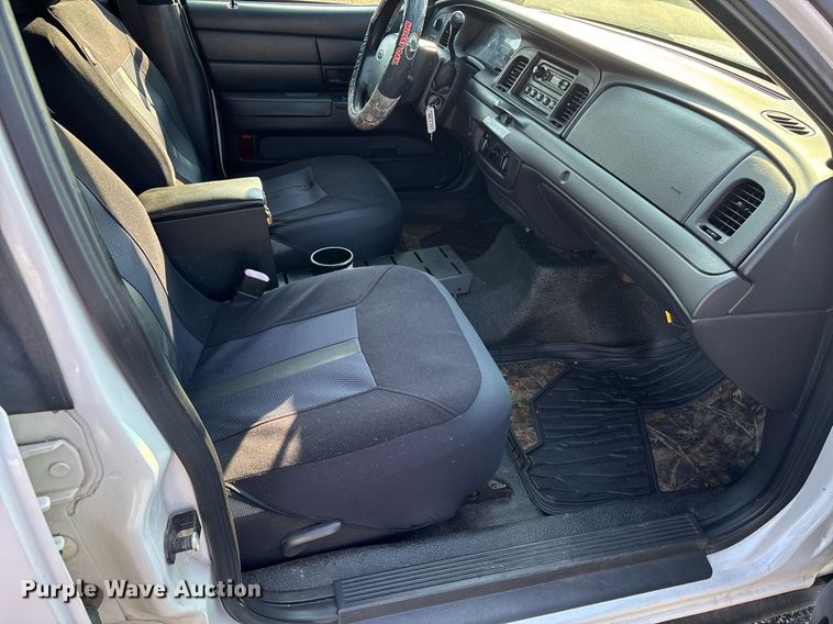 image for item EJ7590 2011 Ford Crown Victoria Police Interceptor 