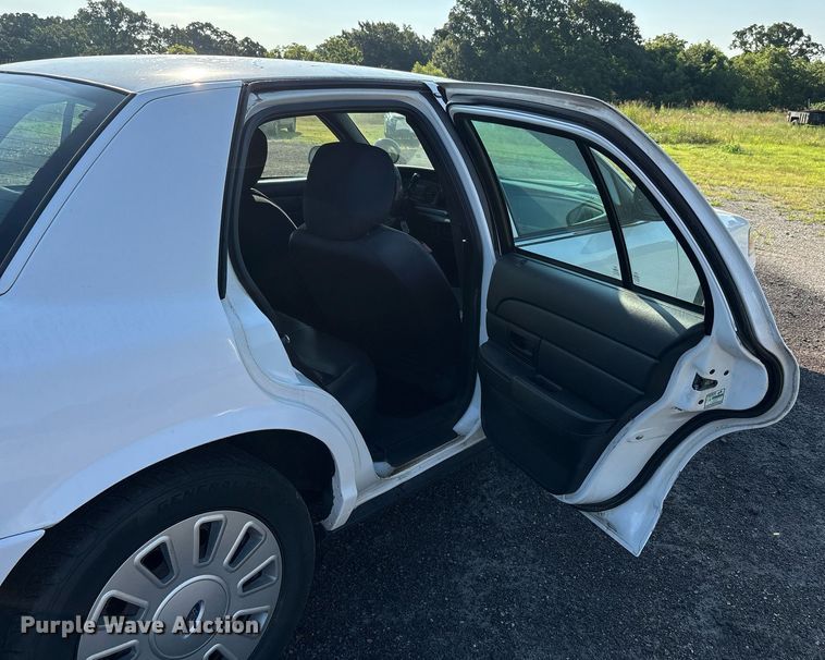 image for item EJ7590 2011 Ford Crown Victoria Police Interceptor 