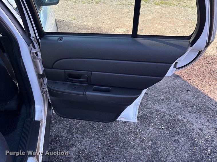 image for item EJ7590 2011 Ford Crown Victoria Police Interceptor 