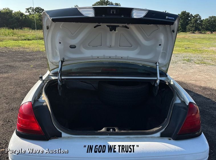 image for item EJ7590 2011 Ford Crown Victoria Police Interceptor 