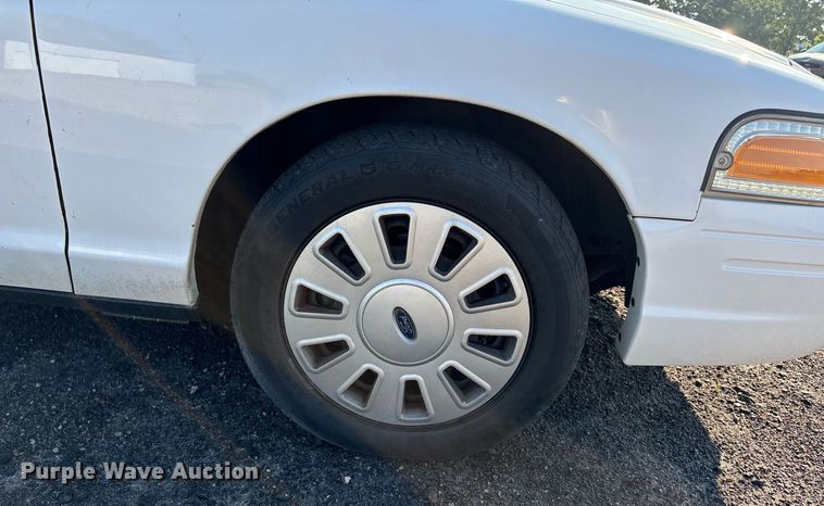 image for item EJ7590 2011 Ford Crown Victoria Police Interceptor 