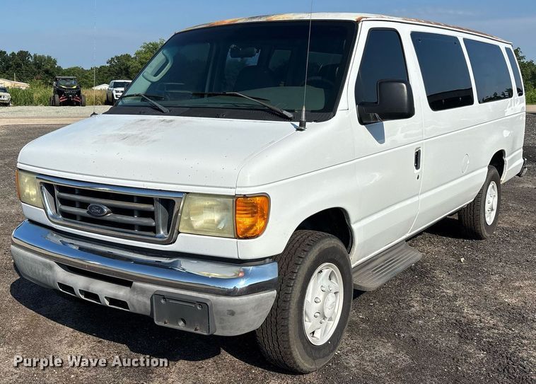 2004 Ford E350 Super Duty XL