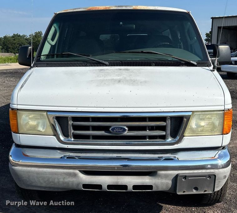 image for item EJ7592 2004 Ford E350 Super Duty XL van