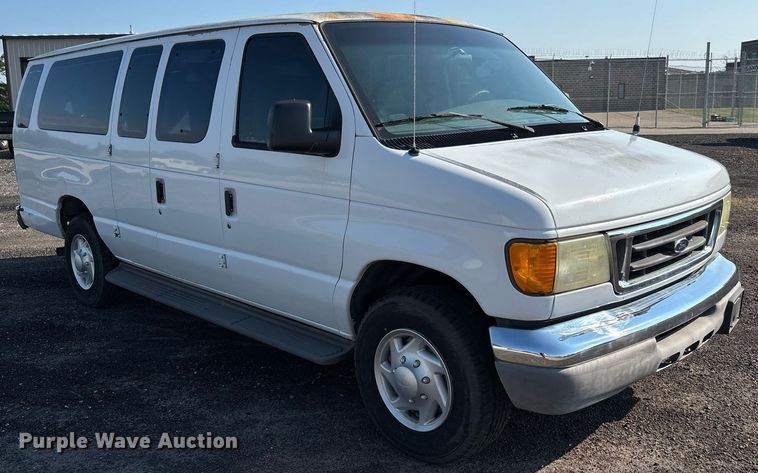 image for item EJ7592 2004 Ford E350 Super Duty XL van