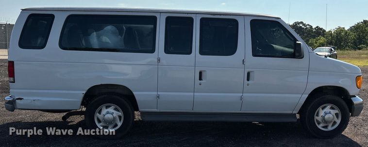 image for item EJ7592 2004 Ford E350 Super Duty XL van